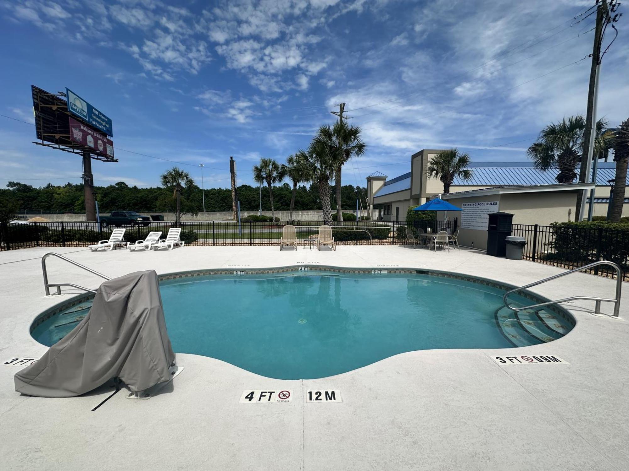 Days Inn By Wyndham Adel I-75 Esterno foto