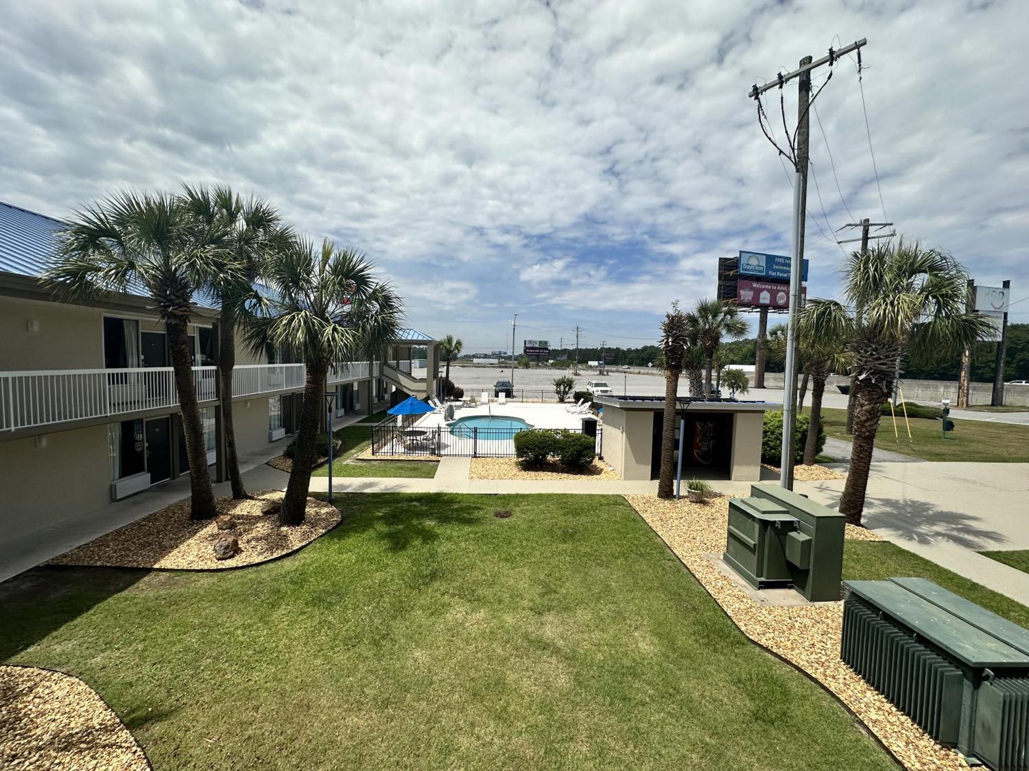 Days Inn By Wyndham Adel I-75 Esterno foto