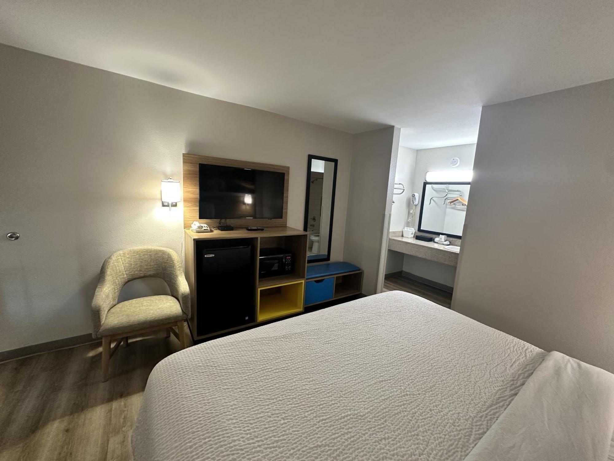 Days Inn By Wyndham Adel I-75 Esterno foto