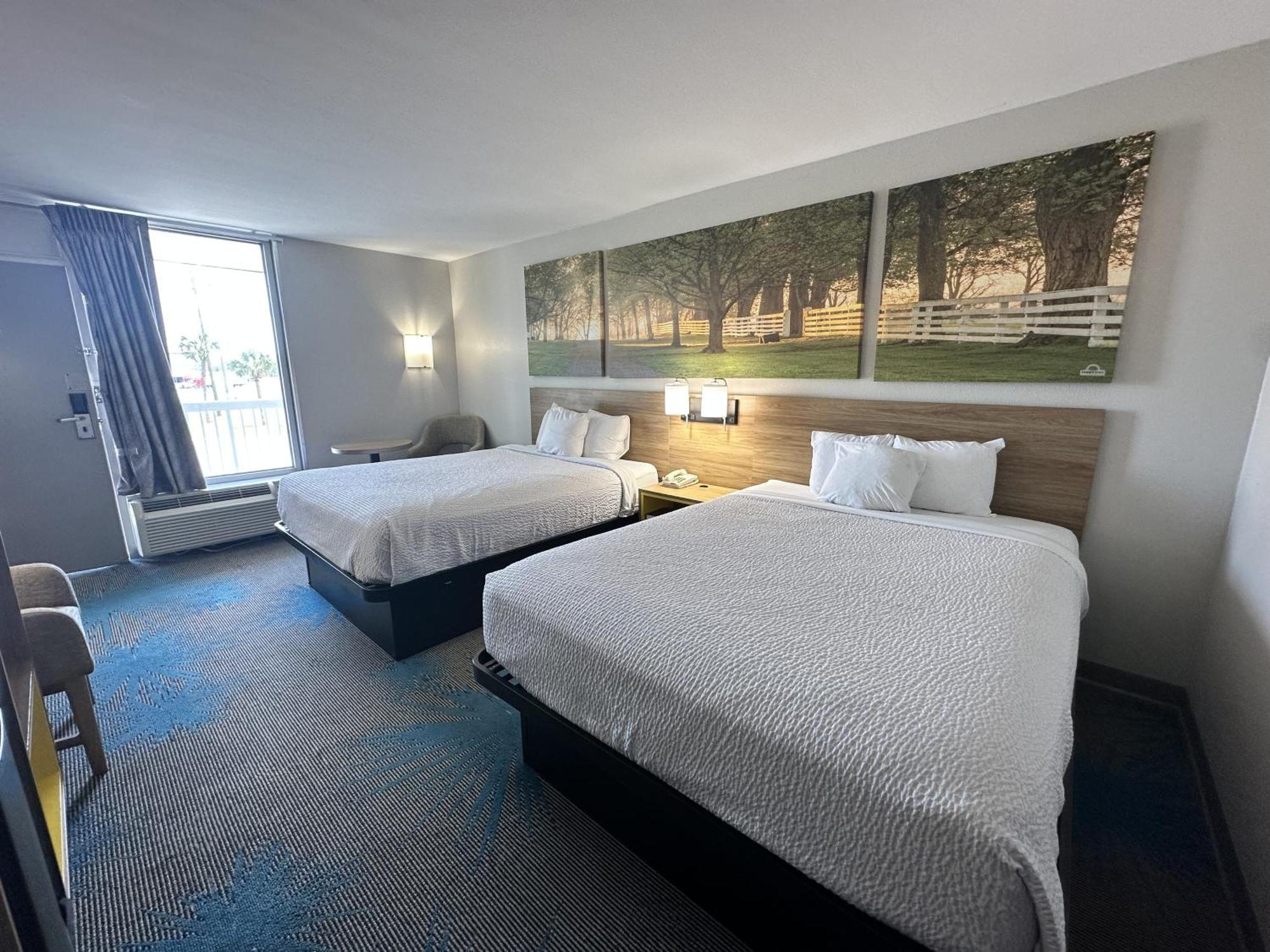 Days Inn By Wyndham Adel I-75 Esterno foto