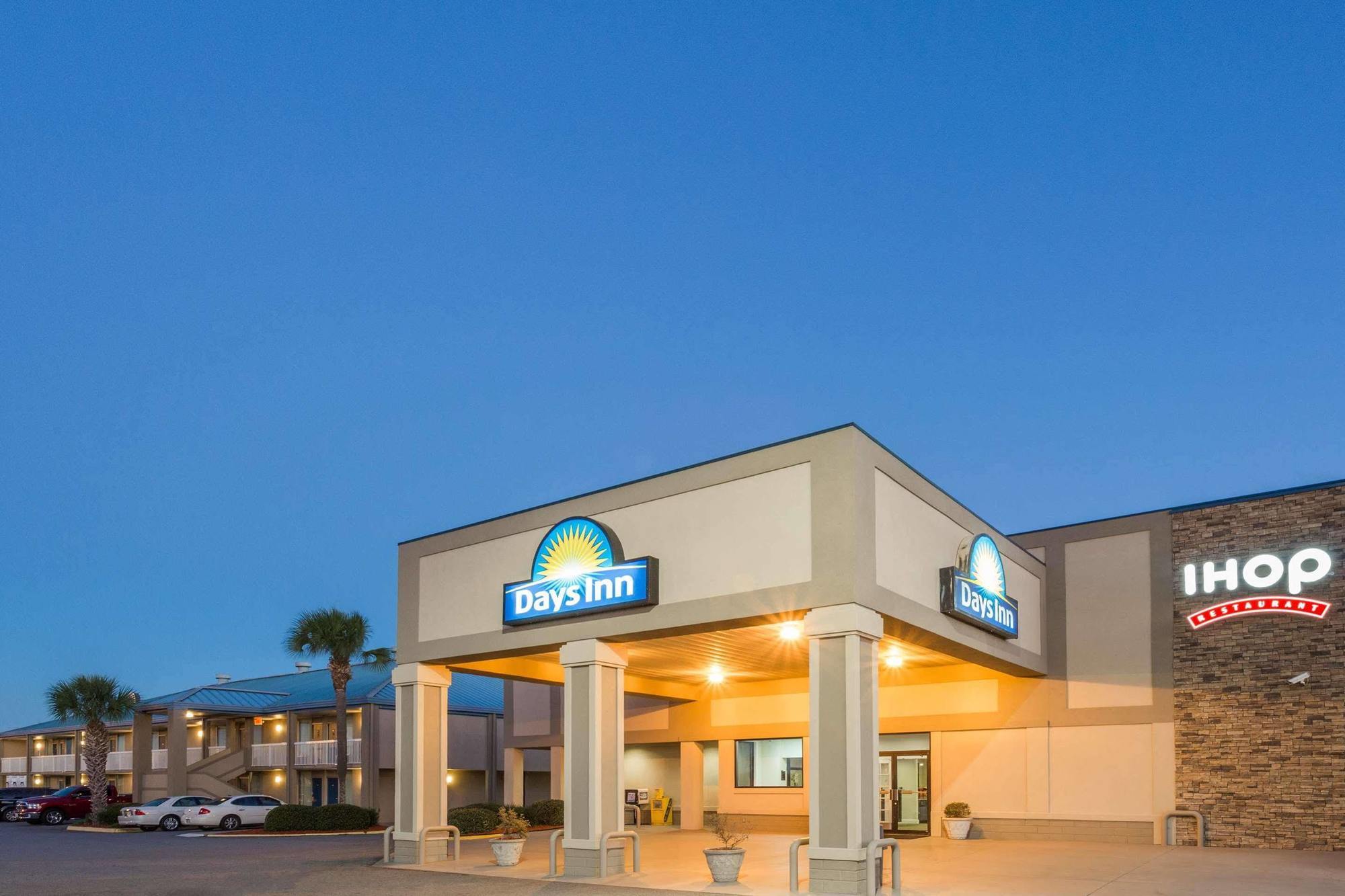 Days Inn By Wyndham Adel I-75 Esterno foto